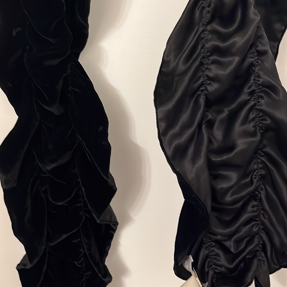 Black Rouched Scarf - Picture 2 of 2